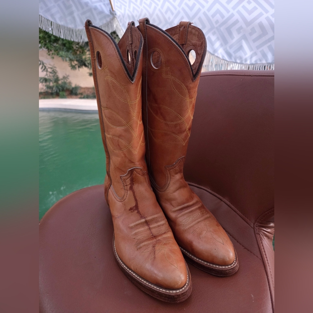 Durango Tan Heeled Boots with Elegant Design